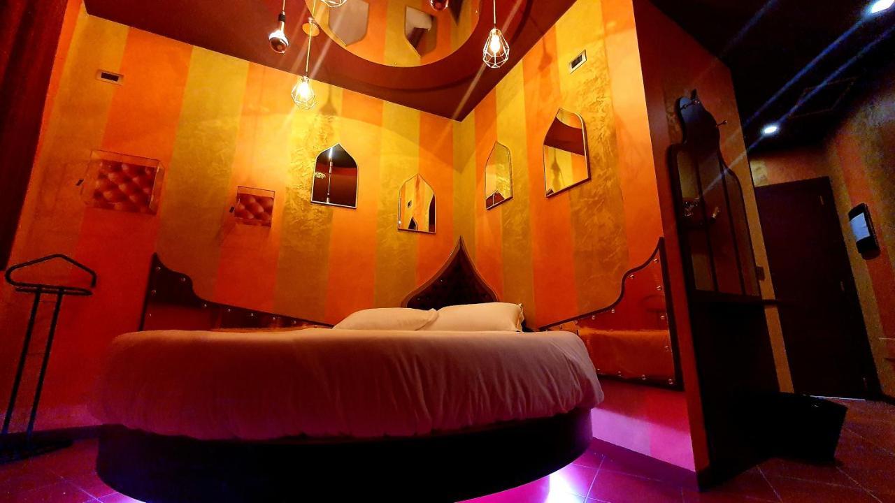 C Rooms - Love Motel Monza Cinisello Balsamo Exteriér fotografie